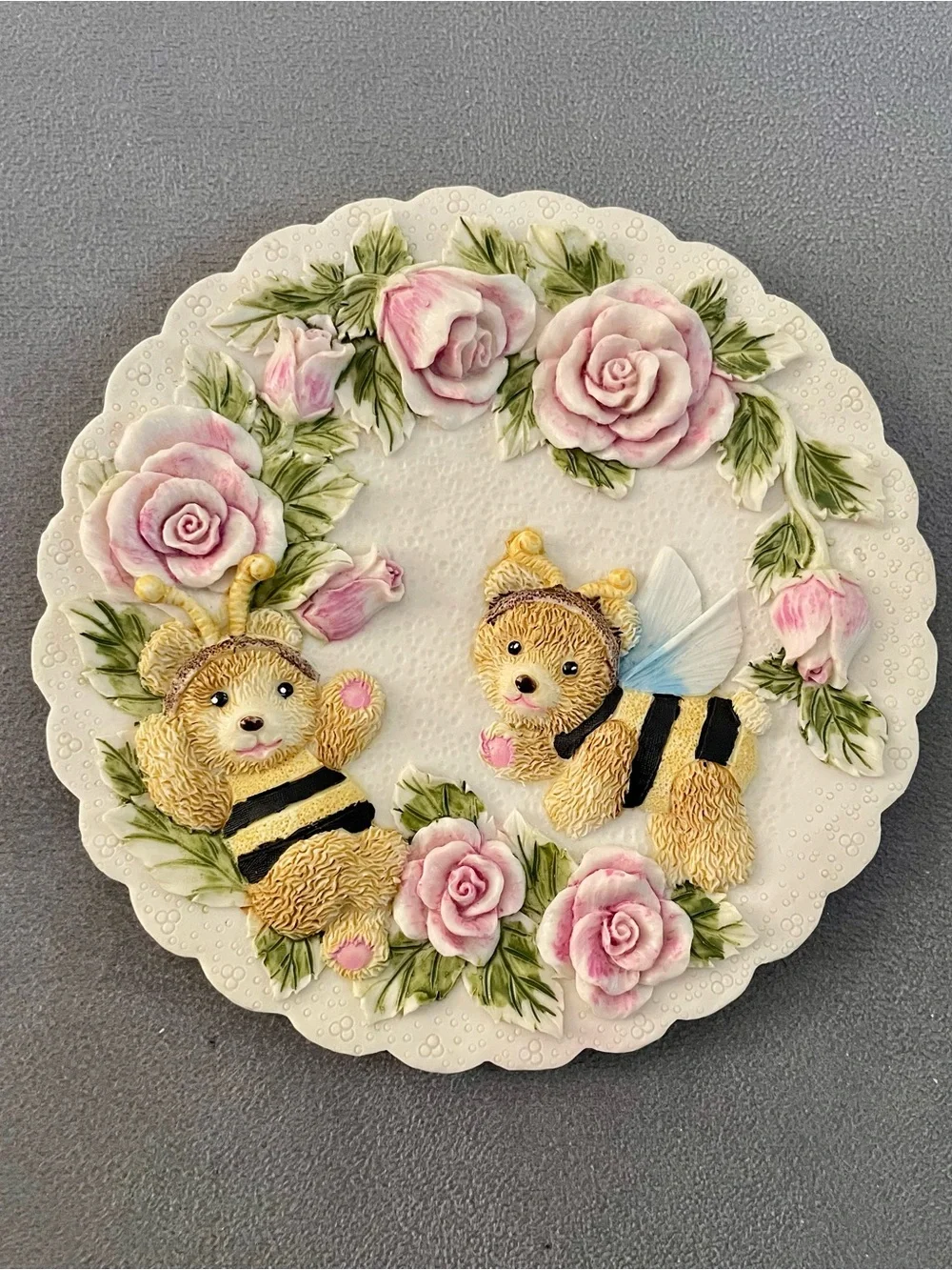 Popular Imports 1997 Teddy Bear Bees with Flowers Raised Cast Resin Decorative